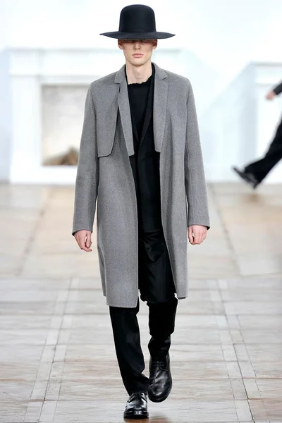 Look 18